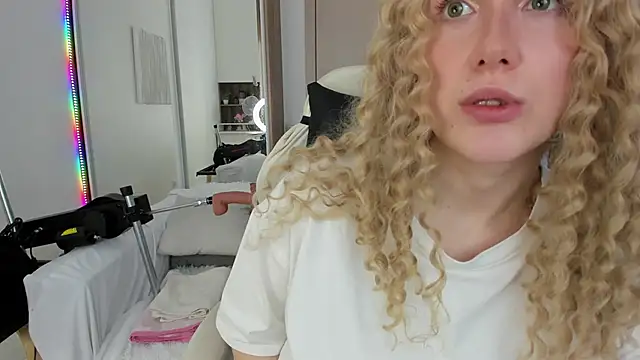 CarolMay online show from May 2026 07:04:01 AM