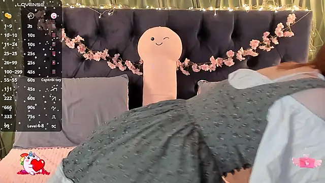 Snapshot of AliceLanley chatting on November 2025 11:25:02 AM AliceLanley online show from November 2025 11:25:02 AM