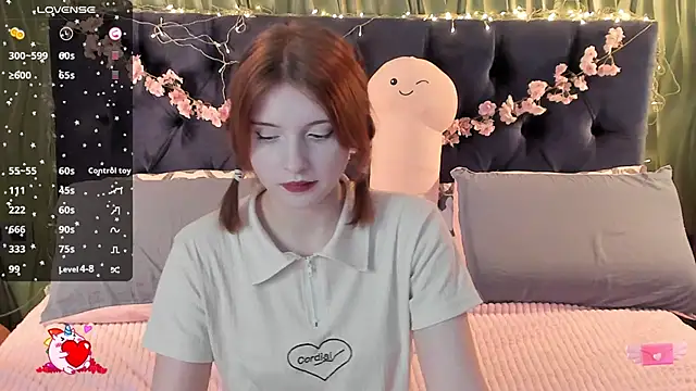 Snapshot of AliceLanley chatting on November 2025 11:31:02 AM AliceLanley online show from November 2025 11:31:02 AM