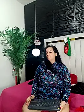 lucia vonne  online show from December 2024 01:45:02 PM