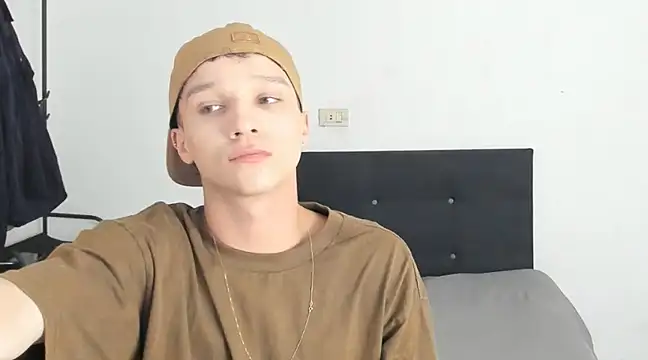 angelcortes online show from December 2024 10:01:02 PM