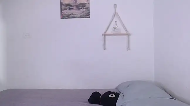 yungelitamor  online show from February 2025 05:03:02 AM