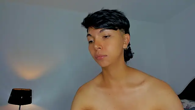 xhenisa  online show from September 2025 03:44:02 PM