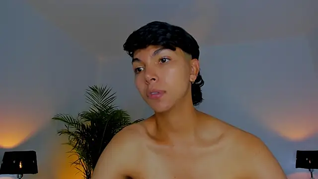 xhenisa  online show from September 2025 09:18:01 PM