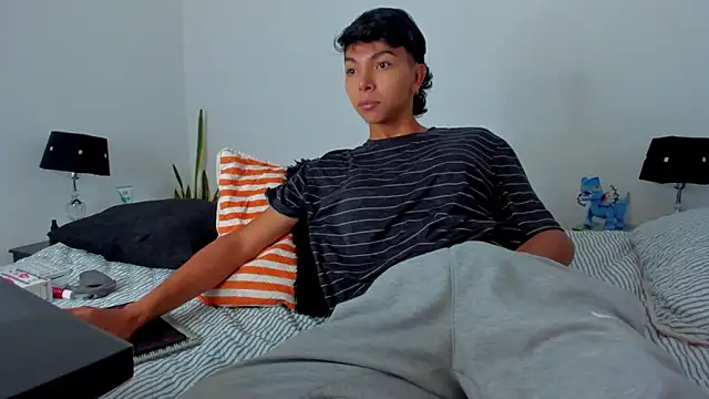 Snapshot of xhenisa_ chatting on March 2026 04:14:01 PM xhenisa online show from March 2026 04:14:01 PM