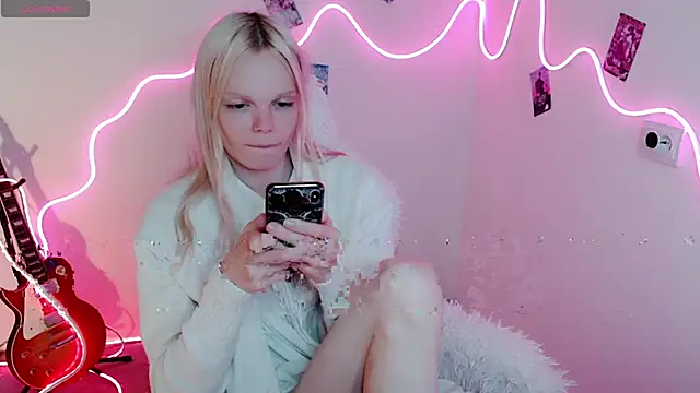 Emily Nyaffee online show from September 2025 09:01:02 AM