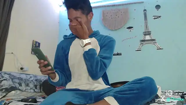 Snapshot of Tylerfordxxx chatting on December 2024 10:40:01 PM Tylerfordxxx online show from December 2024 10:40:01 PM