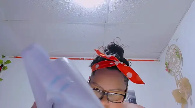 Snapshot of Alhelqueen chatting on February 2025 08:34:01 PM Alhelqueen online show from February 2025 08:34:01 PM