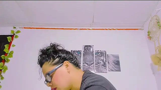 Snapshot of Alhelqueen chatting on February 2025 10:58:01 PM Alhelqueen online show from February 2025 10:58:01 PM