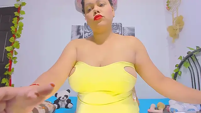 Snapshot of Alhelqueen chatting on October 2025 07:35:02 PM Alhelqueen online show from October 2025 07:35:02 PM