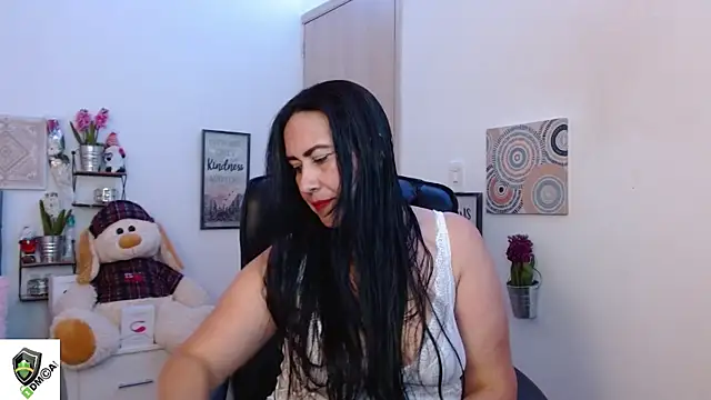 Snapshot of amalia_brunette chatting on December 2024 11:03:01 PM amalia brunette online show from December 2024 11:03:01 PM