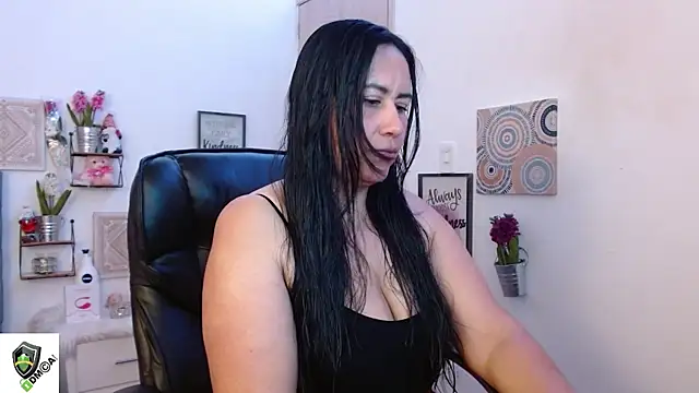 Snapshot of amalia_brunette chatting on January 2025 11:01:02 PM amalia brunette online show from January 2025 11:01:02 PM