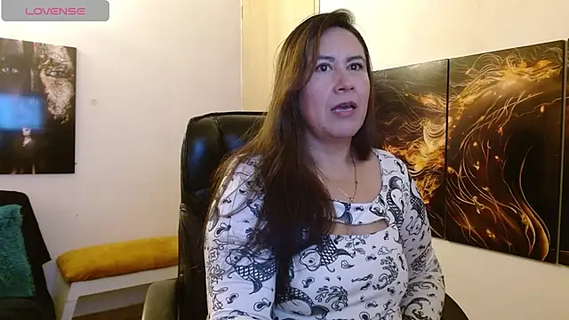 Snapshot of amalia_brunette chatting on December 2025 10:39:02 PM amalia brunette online show from December 2025 10:39:02 PM