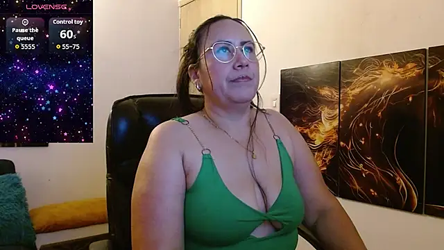 Snapshot of amalia_brunette chatting on December 2025 11:24:02 PM amalia brunette online show from December 2025 11:24:02 PM