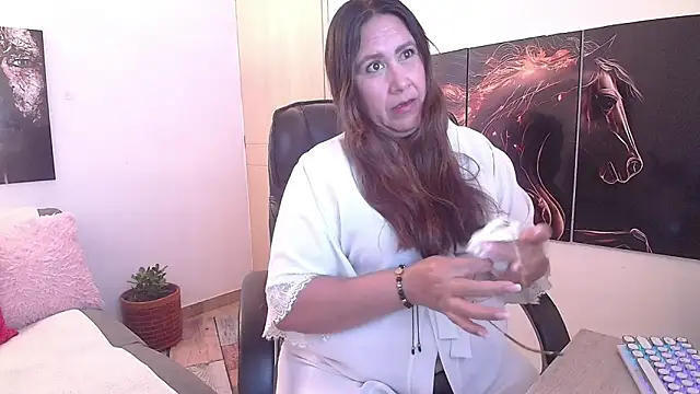 amalia brunette online show from July 2026 08:18:02 PM