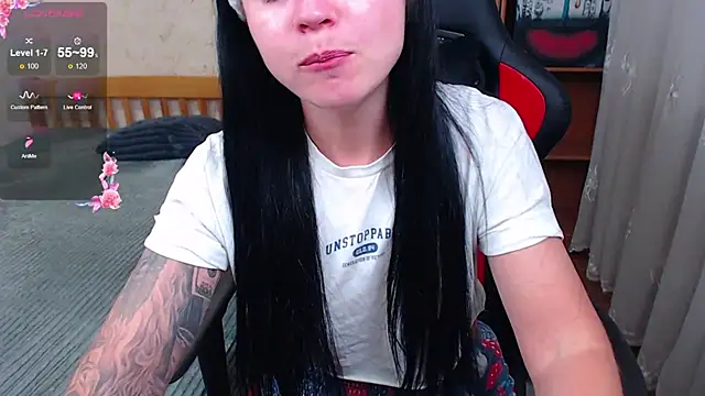 JuicyJess online show from November 2025 08:32:01 PM