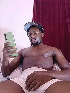 Snapshot of Hornny_Phrase chatting on July 2026 01:39:02 PM Hornny Phrase online show from July 2026 01:39:02 PM