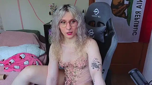 Lori Myaf online show from May 2026 02:12:01 PM