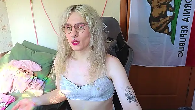 Lori Myaf online show from May 2026 02:01:02 PM