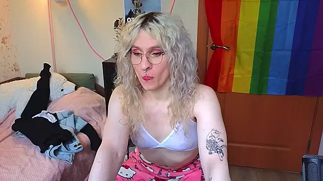 Lori Myaf online show from May 2026 01:08:01 PM
