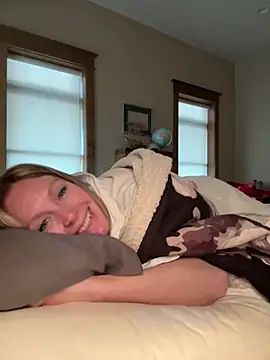 ItsDanniG online show from December 2024 03:04:01 PM