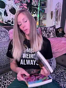 ItsDanniG online show from January 2025 03:57:02 PM