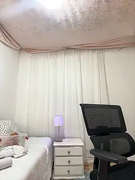 lilian prada online show from May 2026 06:05:01 PM