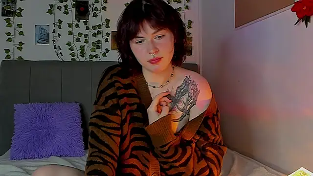 miss Lizzy online show from December 2024 04:25:01 AM