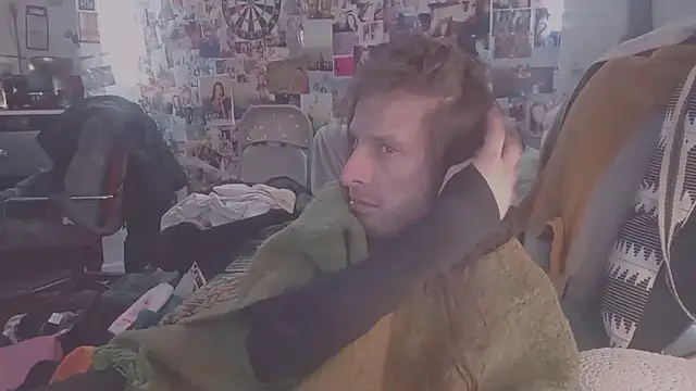 Snapshot of DownstairsSky chatting on February 2025 06:40:01 AM DownstairsSky online show from February 2025 06:40:01 AM