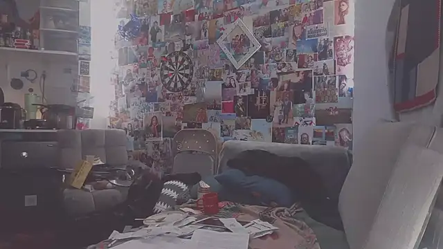 Snapshot of DownstairsSky chatting on February 2025 10:09:01 AM DownstairsSky online show from February 2025 10:09:01 AM