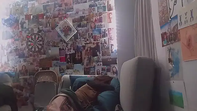 Snapshot of DownstairsSky chatting on March 2025 10:35:02 AM DownstairsSky online show from March 2025 10:35:02 AM