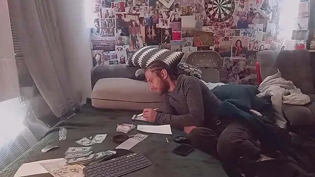 Snapshot of DownstairsSky chatting on March 2025 06:05:01 AM DownstairsSky online show from March 2025 06:05:01 AM