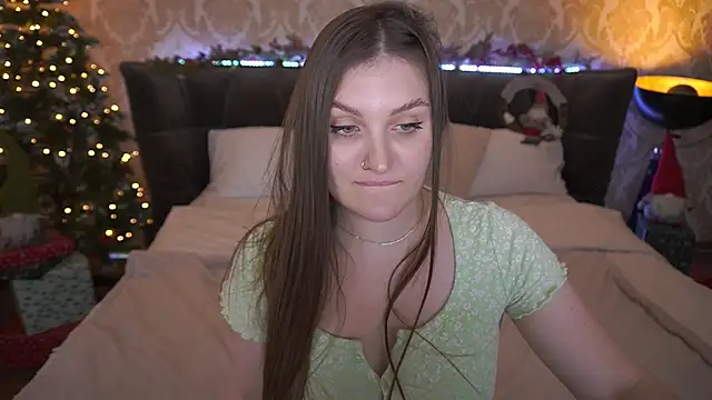 Snapshot of EmmyCharmm chatting on December 2024 09:49:01 AM EmmyCharmm online show from December 2024 09:49:01 AM