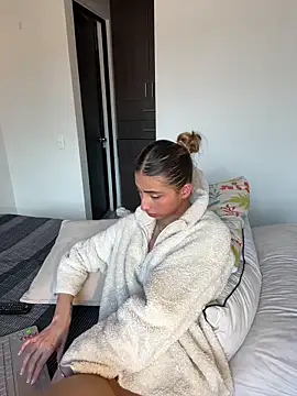 Ameellie online show from February 2025 04:14:01 PM