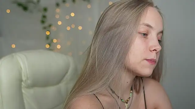 Snapshot of _Appr0ved_ chatting on December 2024 02:28:02 PM Appr0ved online show from December 2024 02:28:02 PM