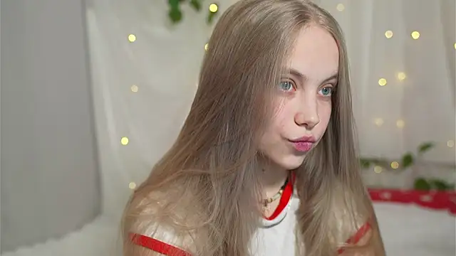 Snapshot of _Appr0ved_ chatting on December 2024 08:05:02 AM Appr0ved online show from December 2024 08:05:02 AM