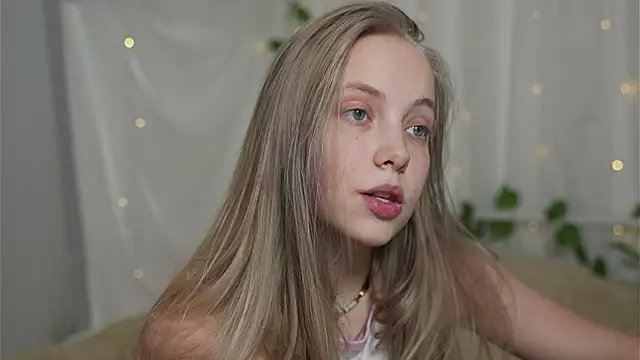 Snapshot of _Appr0ved_ chatting on January 2025 08:07:02 AM Appr0ved online show from January 2025 08:07:02 AM