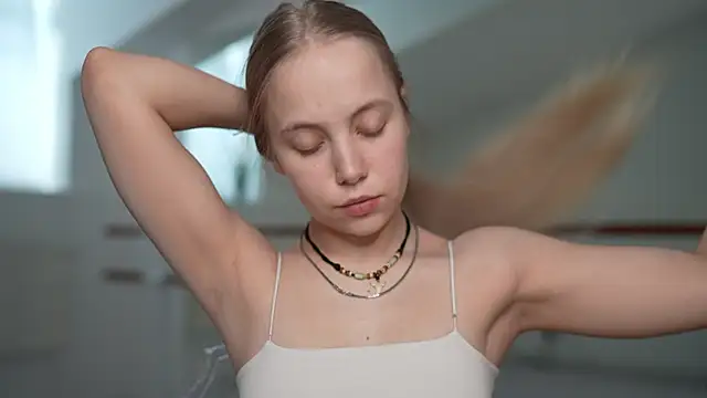 Snapshot of _Appr0ved_ chatting on February 2025 08:44:01 AM Appr0ved online show from February 2025 08:44:01 AM