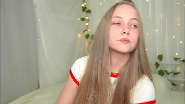 Snapshot of _Appr0ved_ chatting on March 2025 07:42:02 AM Appr0ved online show from March 2025 07:42:02 AM