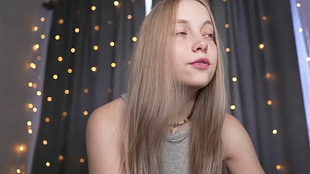 Snapshot of _Appr0ved_ chatting on September 2025 09:25:02 AM Appr0ved online show from September 2025 09:25:02 AM