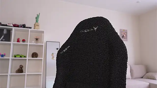 Snapshot of _Appr0ved_ chatting on October 2025 11:53:02 AM Appr0ved online show from October 2025 11:53:02 AM