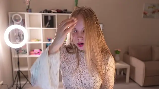 Snapshot of _Appr0ved_ chatting on October 2025 04:18:01 PM Appr0ved online show from October 2025 04:18:01 PM