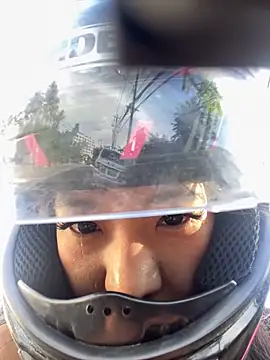 Snapshot of yoonipooni chatting on December 2024 09:35:01 AM yoonipooni online show from December 2024 09:35:01 AM