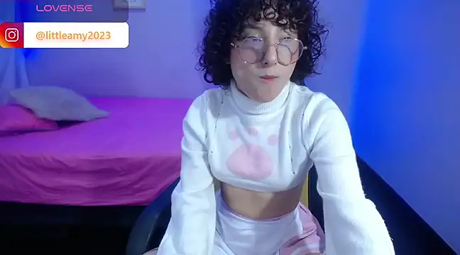 Snapshot of little__amy_ chatting on January 2025 08:00:02 AM little amy online show from January 2025 08:00:02 AM