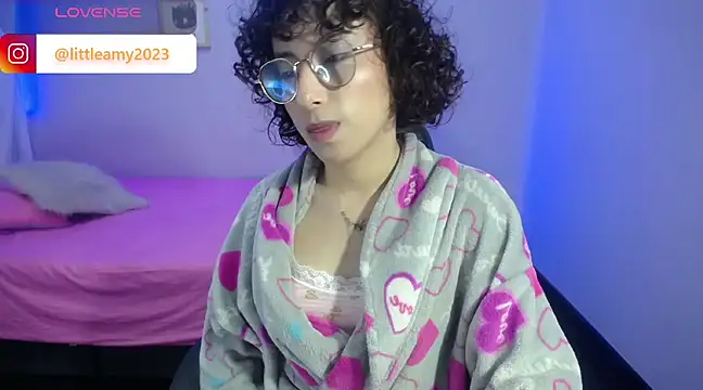 Snapshot of little__amy_ chatting on January 2025 04:58:01 AM little amy online show from January 2025 04:58:01 AM