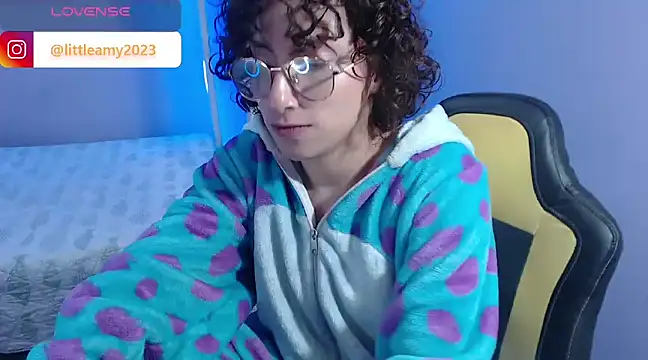 Snapshot of little__amy_ chatting on January 2025 05:59:02 PM little amy online show from January 2025 05:59:02 PM