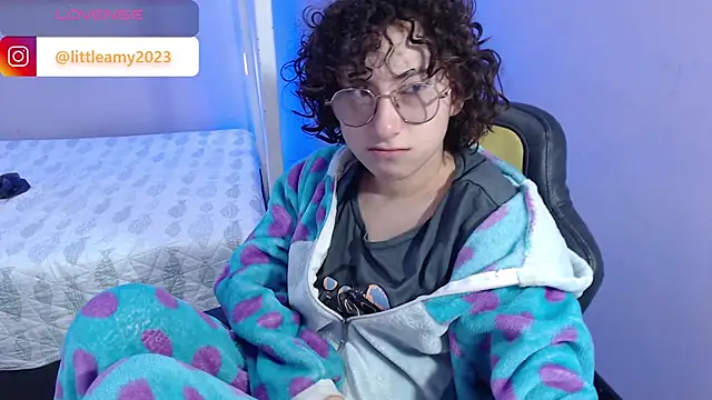 Snapshot of little__amy_ chatting on January 2025 09:02:01 AM little amy online show from January 2025 09:02:01 AM