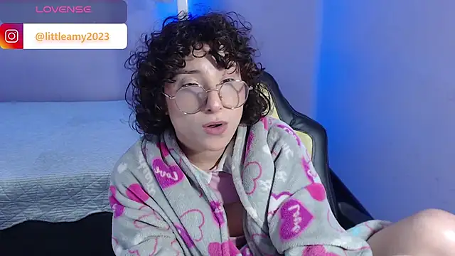 Snapshot of little__amy_ chatting on January 2025 01:11:01 AM little amy online show from January 2025 01:11:01 AM