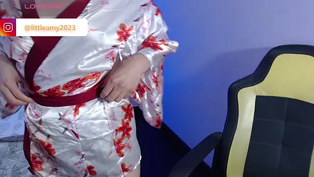 Snapshot of little__amy_ chatting on February 2025 10:21:02 PM little amy online show from February 2025 10:21:02 PM