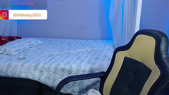 Snapshot of little__amy_ chatting on February 2025 02:33:01 AM little amy online show from February 2025 02:33:01 AM